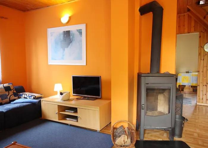 Dom wakacyjny Dom Letniskowy Nela Rowy