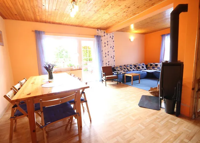 Dom wakacyjny Dom Letniskowy Nela Rowy *